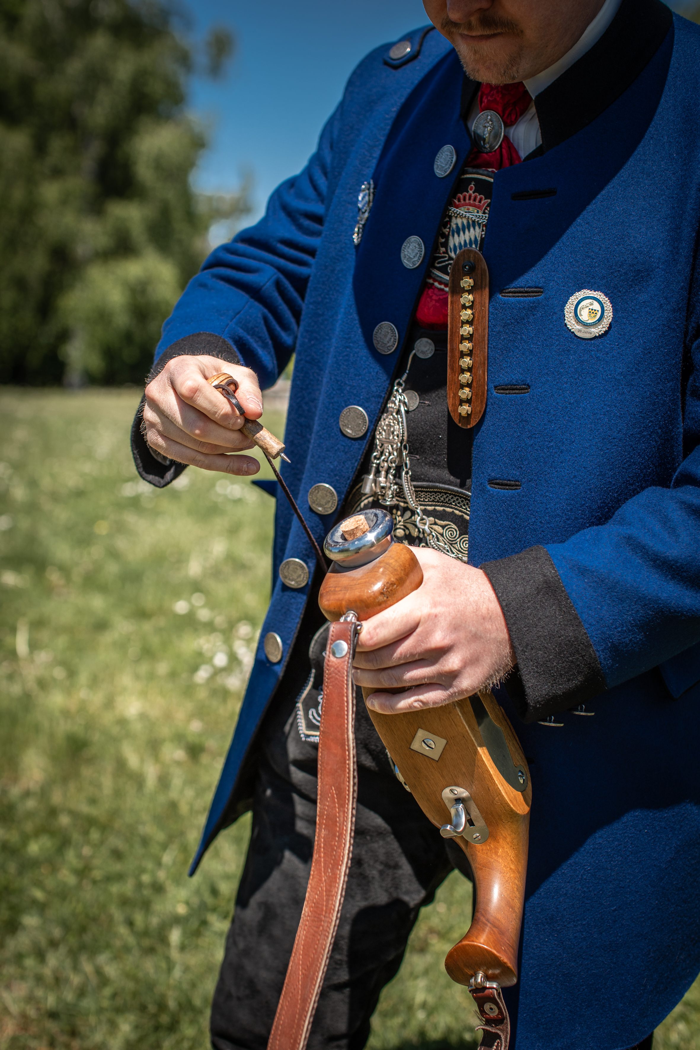 Böller wird mit Korken verdämmt