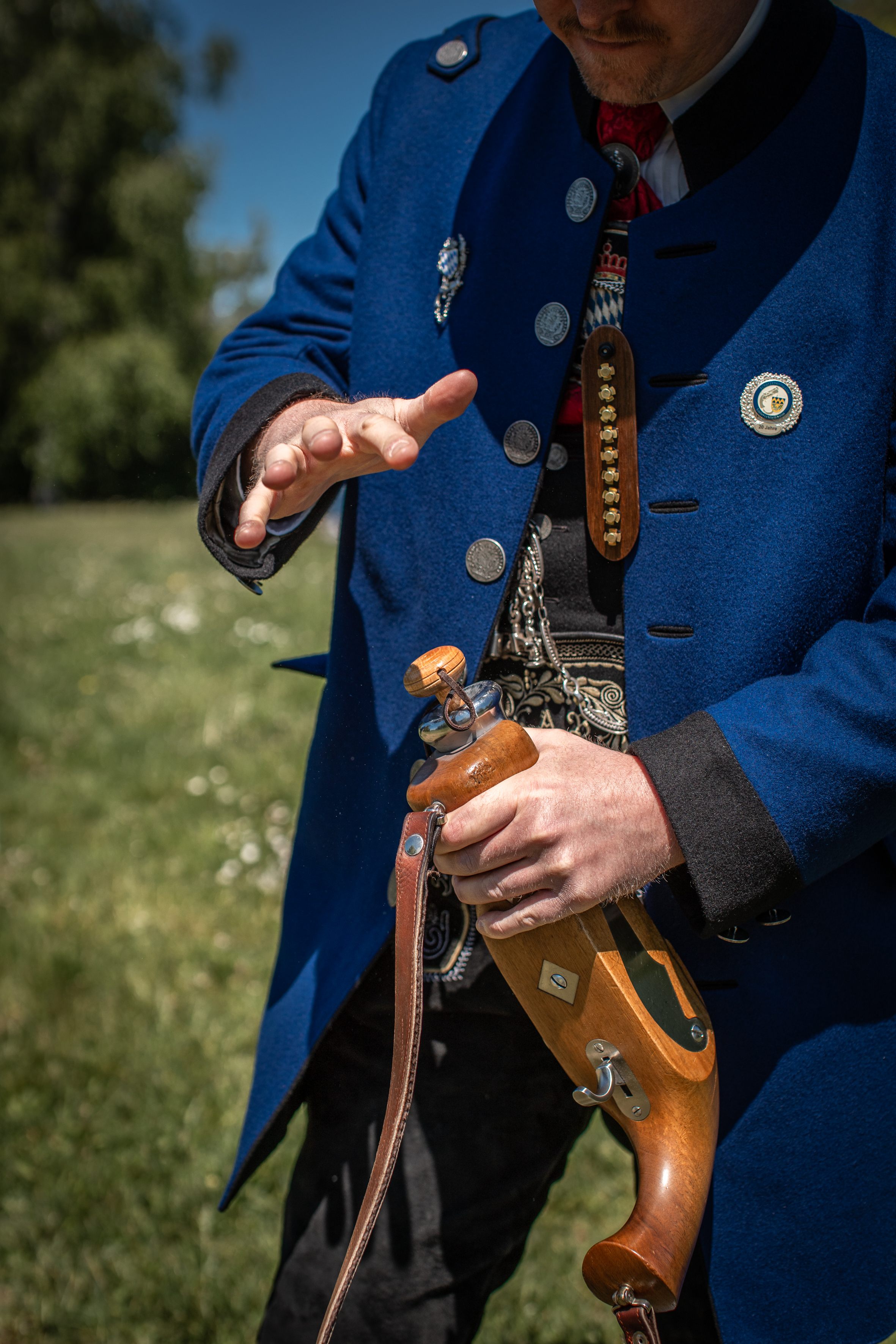 Böller wird mit Korken verdämmt